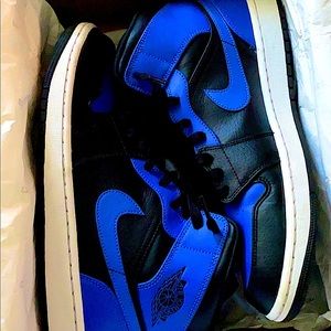 Jordan 1 hyper royal